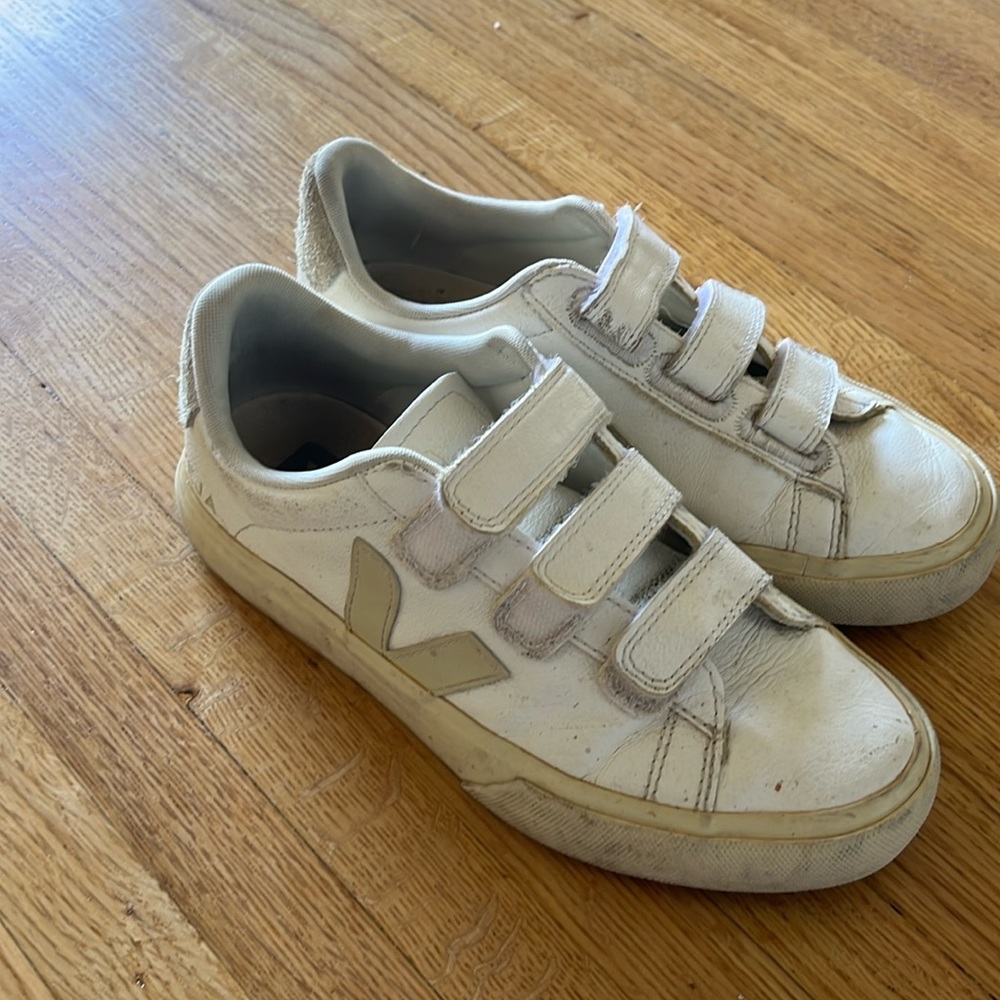White Velcro Vejas size 38 Euro / 7 US